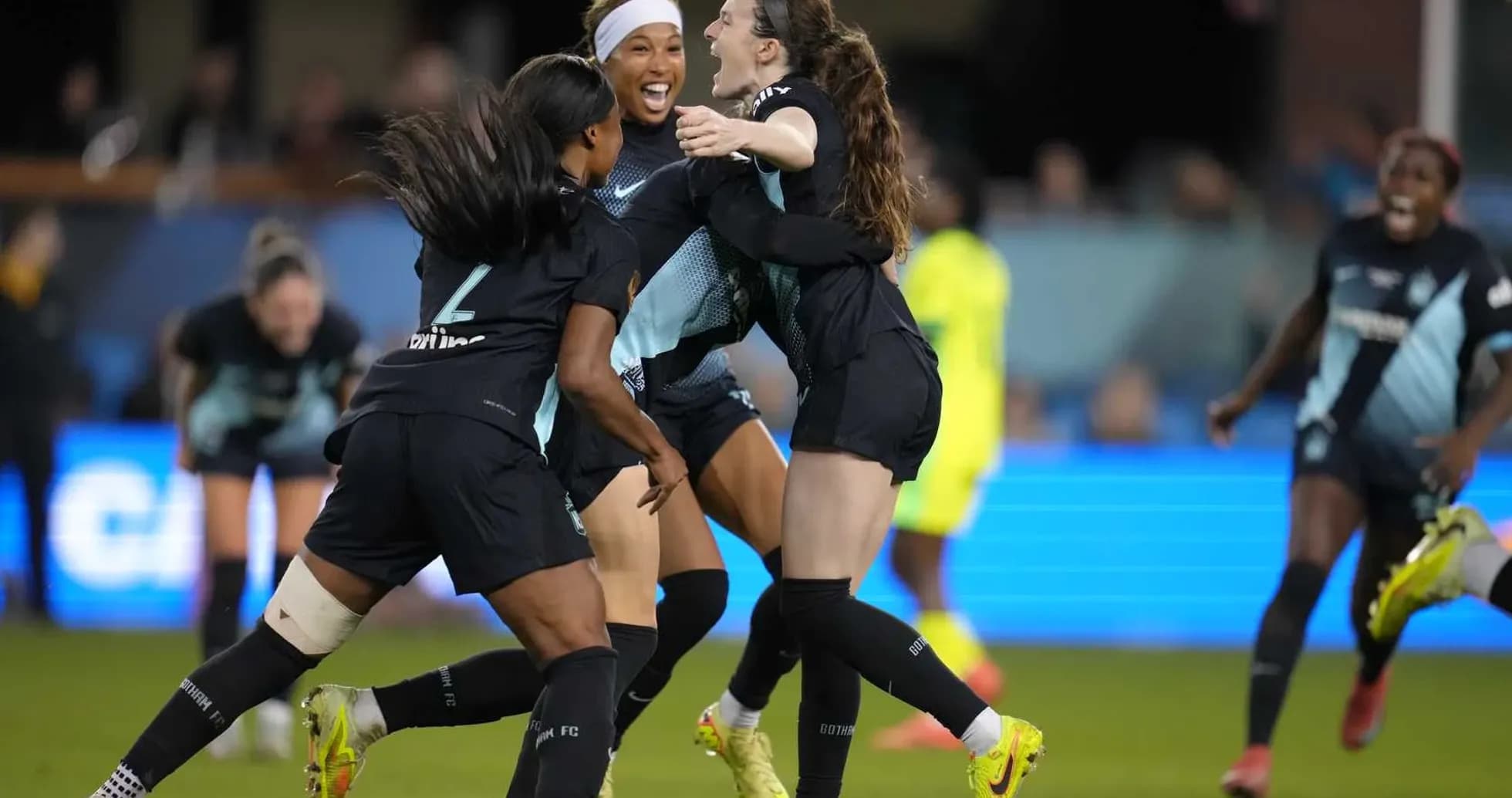 Jugadoras celebrando un gol de Gotham FC