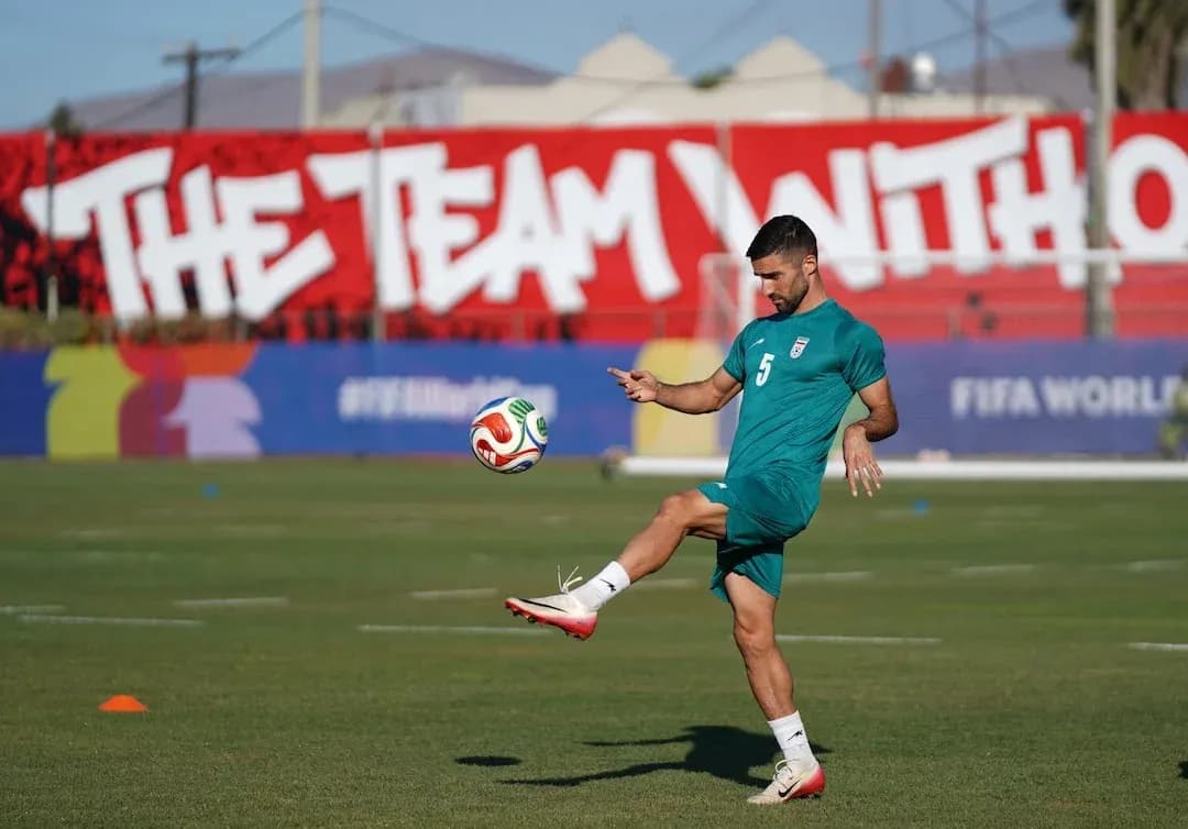 Jugador de Irán practicando en el entrenamiento