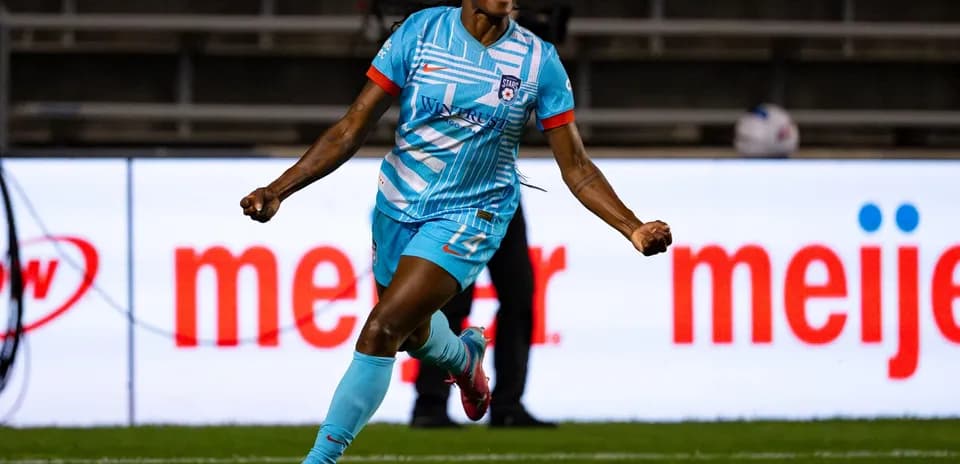 Jugadora de Chicago Red Stars celebra un gol