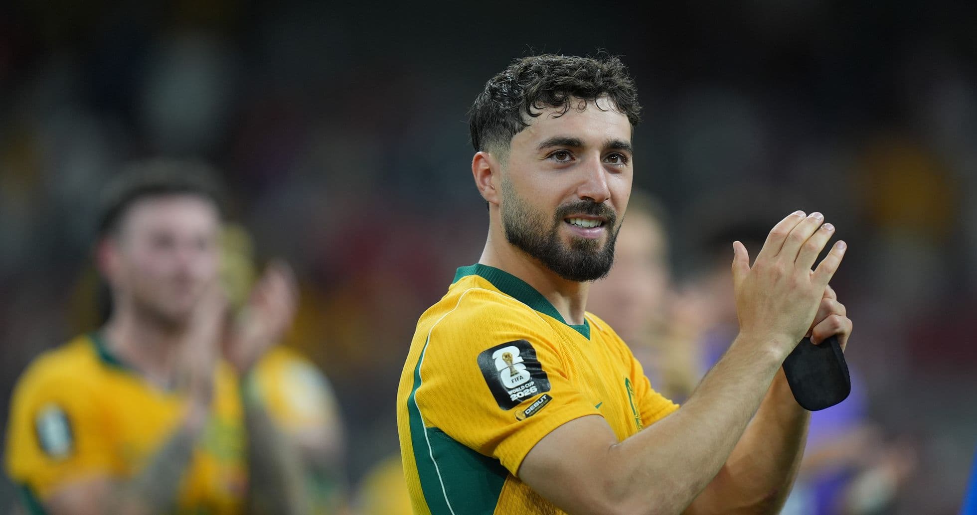 Jugador aplaudiendo con camiseta de Australia