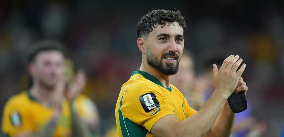 Jugador aplaudiendo con camiseta de Australia