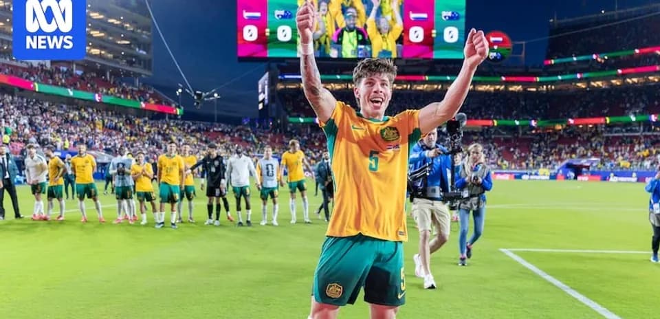 Jugador australiano celebrando en el estadio después del partido