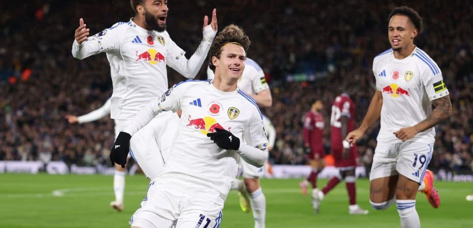 Jugadores de Leeds celebrando un gol