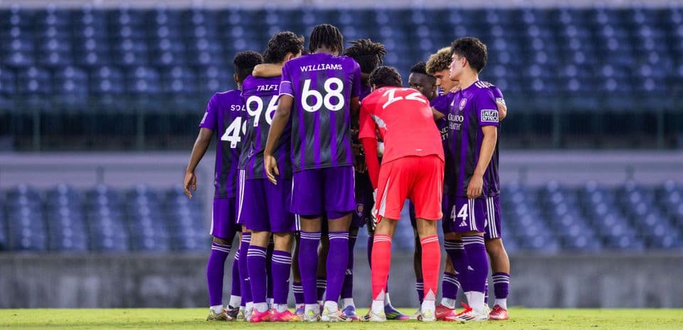 Jugadores de Orlando City II en reunión