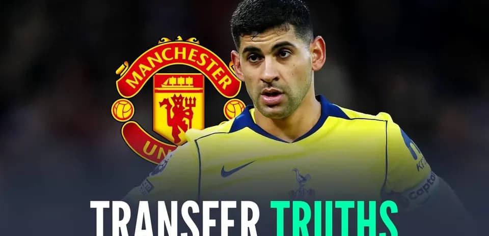 Jugador con camiseta de Tottenham frente al logo de Manchester United