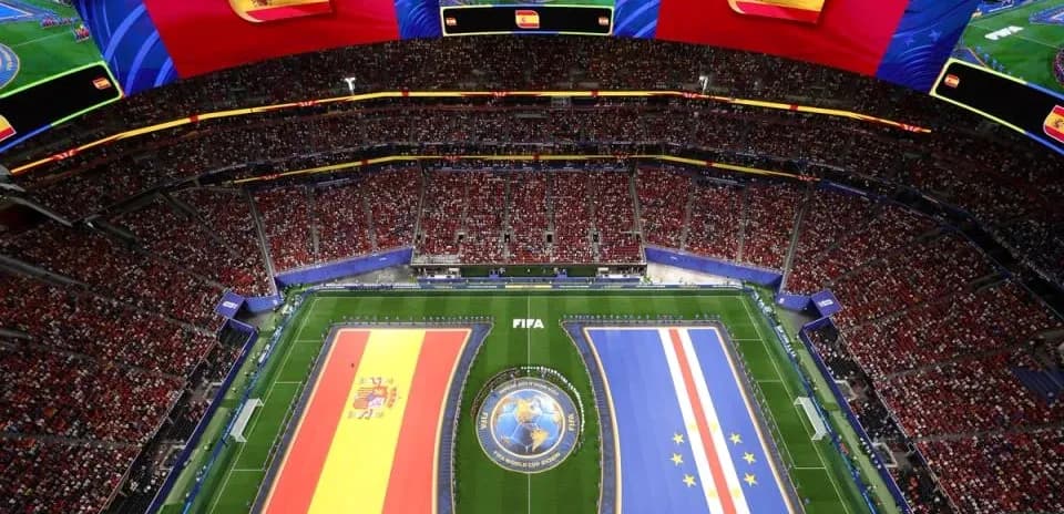 Banderas de España y Cabo Verde en el estadio