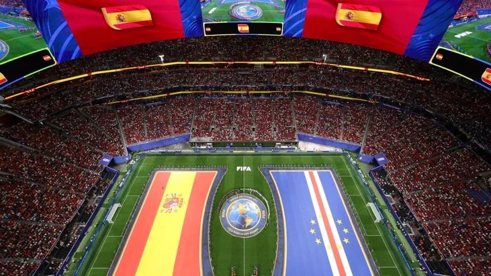 Banderas de España y Cabo Verde en el estadio