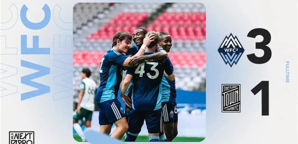 Jugadores del Vancouver Whitecaps II celebrando un gol