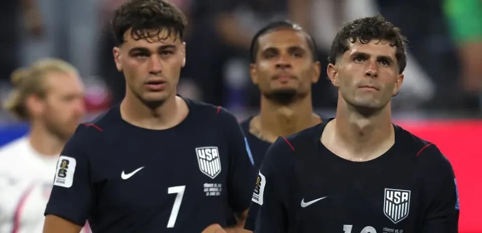 Jugadores de Estados Unidos caminando tras el partido