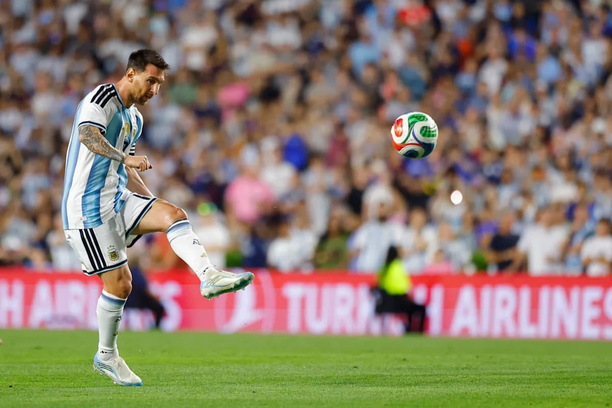 Lionel Messi preparing to kick the ball during match