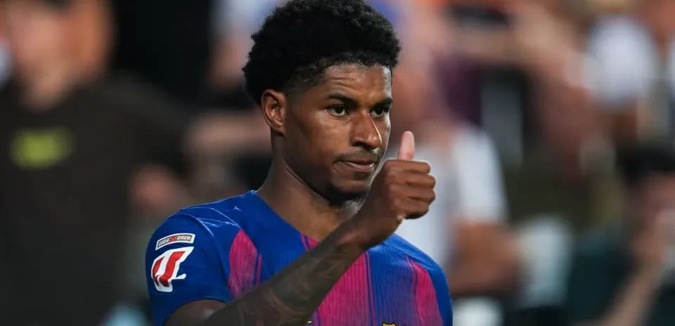 Jugador del FC Barcelona haciendo un gesto de aprobación