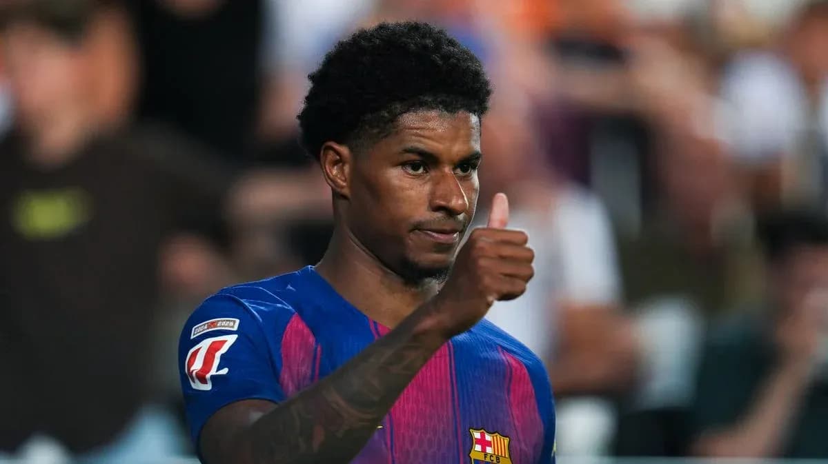 Jugador del FC Barcelona haciendo un gesto de aprobación
