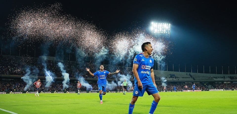 Celebración de goles de Cruz Azul en el partido