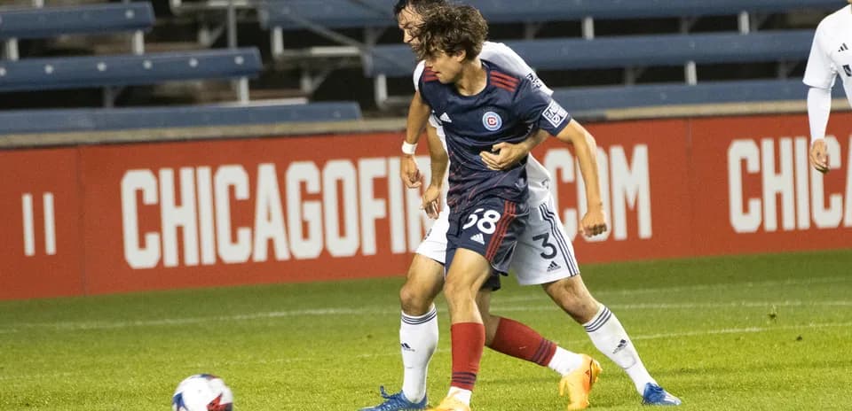 Jugador del Chicago Fire II en acción