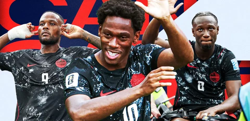 Tres jugadores de Canadá celebrando en el campo