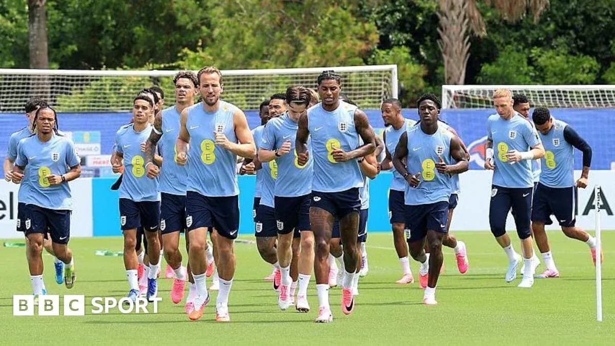 Jugadores de Inglaterra corriendo durante entrenamiento