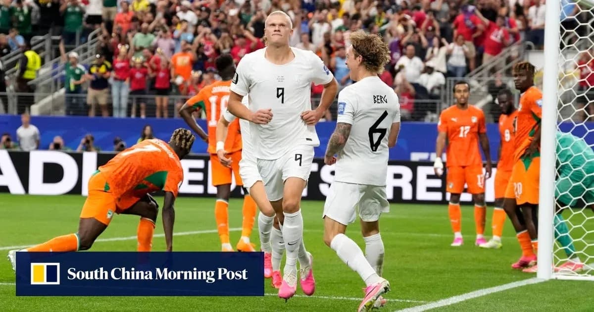 Jugador de Noruega celebrando un gol en partido