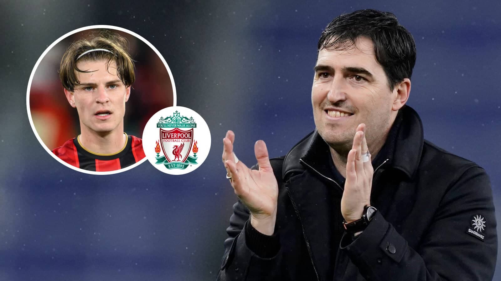 Entrenador aplaudiendo con jugador y escudo de Liverpool