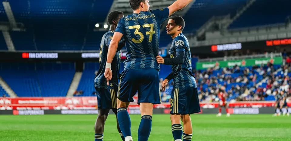 Jugadores del Philadelphia Union II celebrando un gol