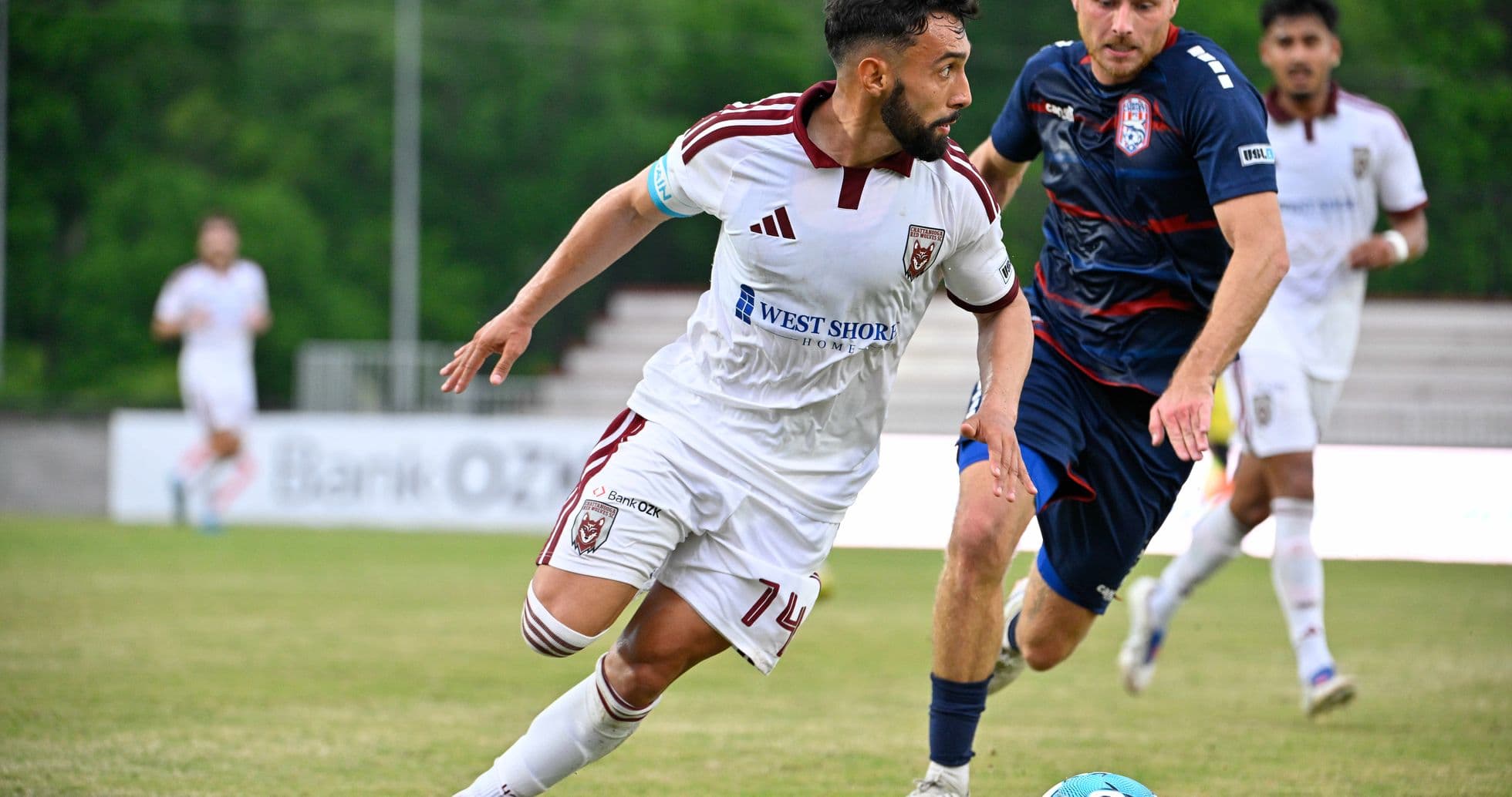 Jugador de Knoxville contra Chattanooga Red Wolves
