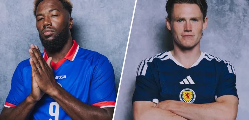 Jugadores de Haití y Escocia en sus camisetas