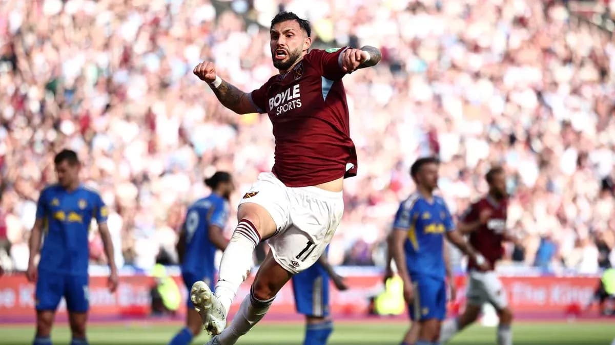 Jugador celebrando un gol durante el partido