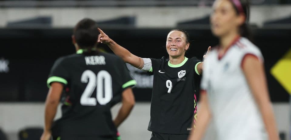 Jugadora celebrando un gol en partido de fútbol