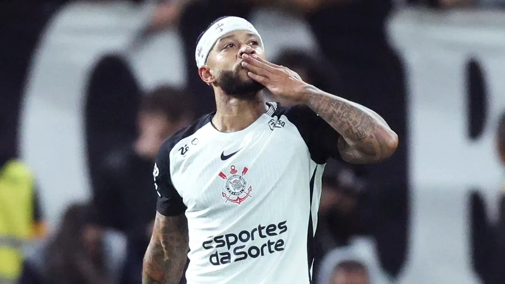Jugador celebrando con beso durante un partido