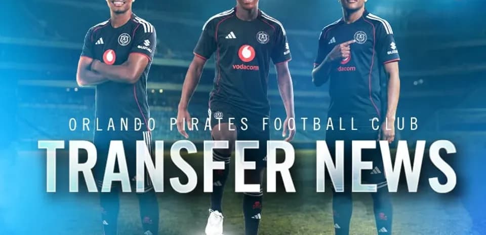 Jugadores de Orlando Pirates con camiseta negra anunciando transferencias