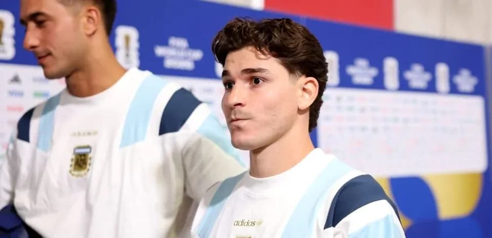 Jugadores argentinos en sala de prensa antes del partido