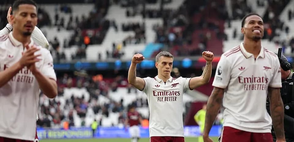 Jugadores de Arsenal celebrando después del partido