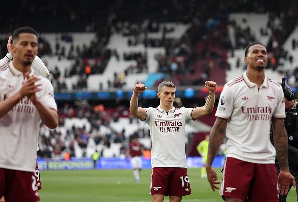 Jugadores de Arsenal celebrando después del partido