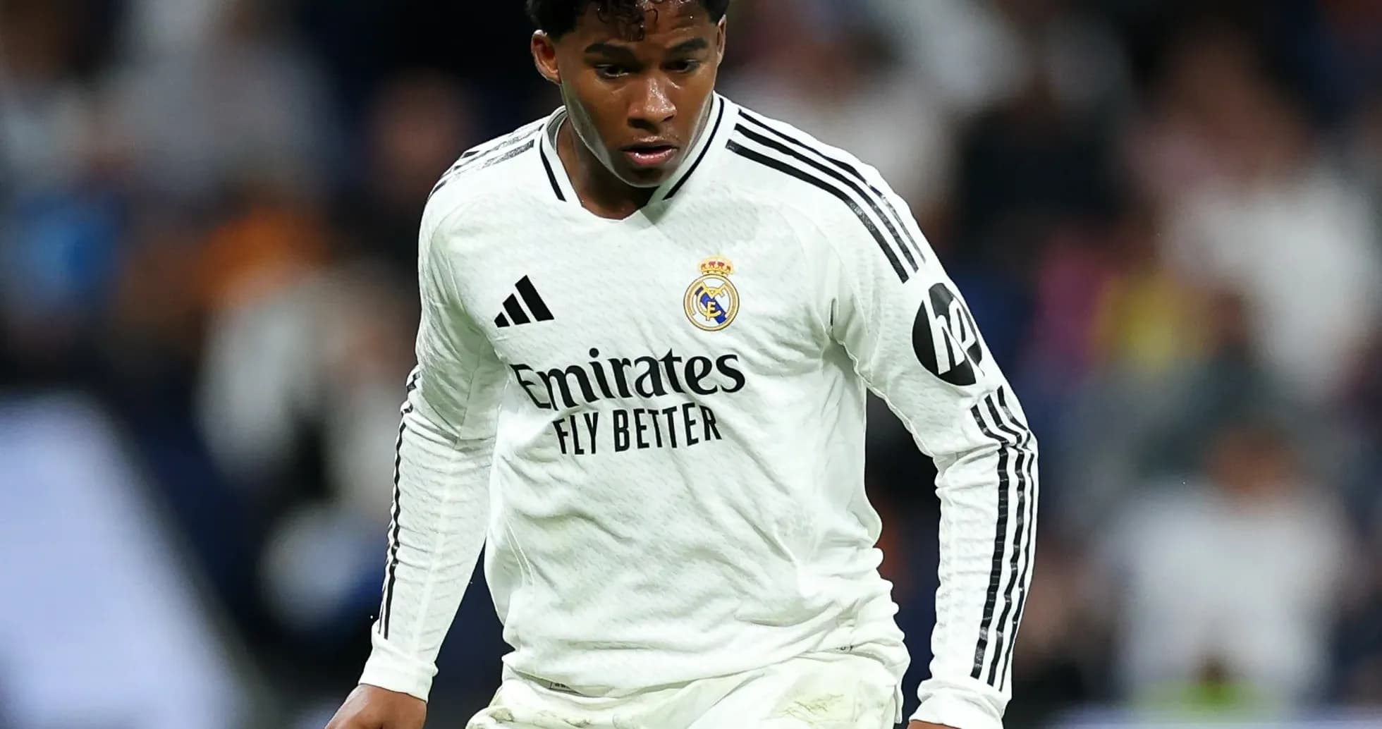 Jugador de Real Madrid en acción durante el partido
