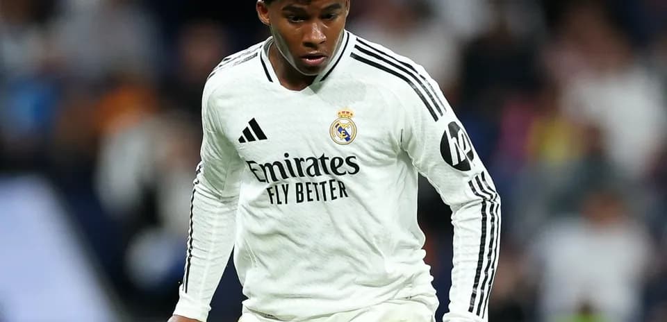 Jugador de Real Madrid en acción durante el partido