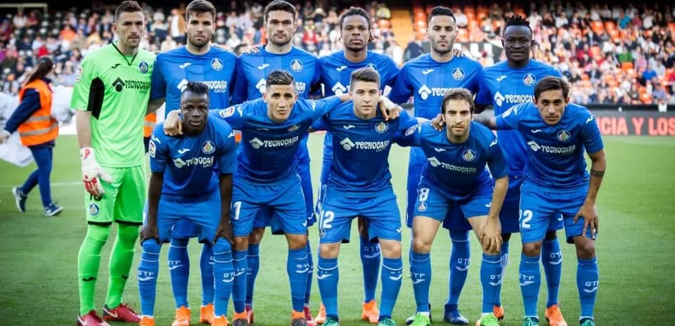 Jugadores de Getafe posando para la foto del equipo