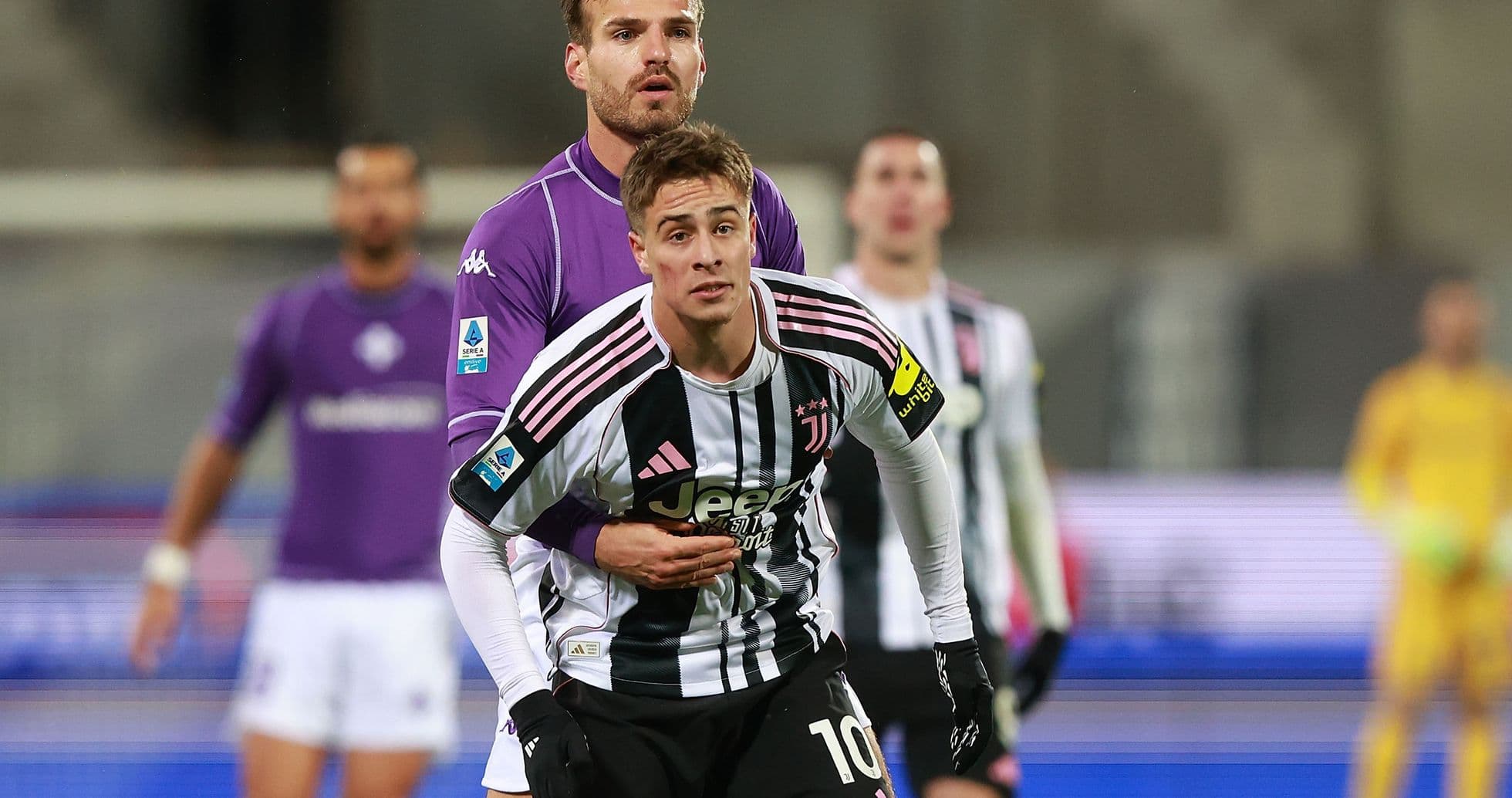 Jugador de Juventus en acción contra Fiorentina