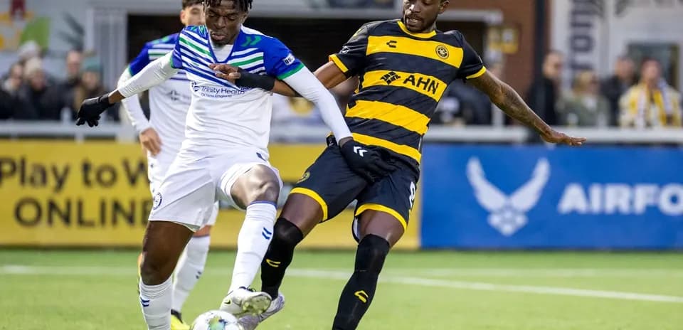 Jugando fútbol entre Hartford Athletic y Pittsburgh Riverhounds
