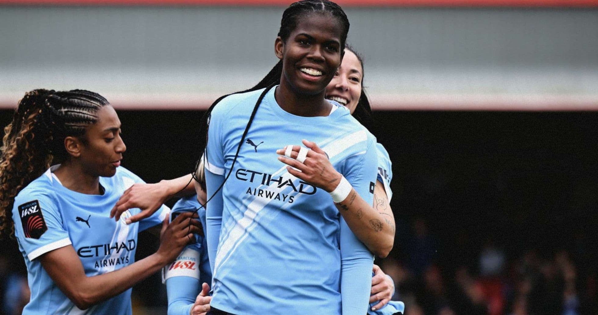 Jugadoras de Manchester City celebrando un gol