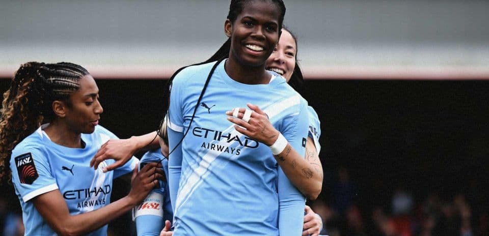 Jugadoras de Manchester City celebrando un gol