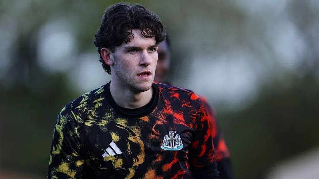 Portero de Newcastle durante sesión de entrenamiento