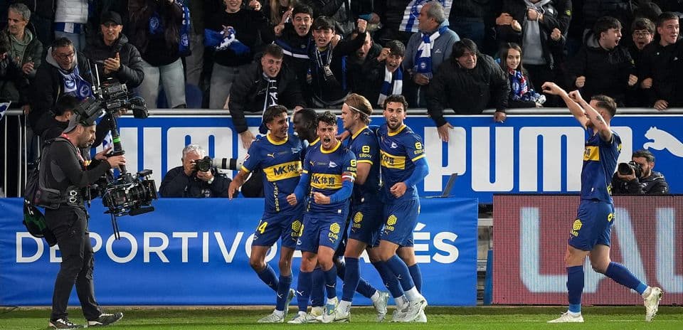 Jugadores del Alavés celebrando un gol