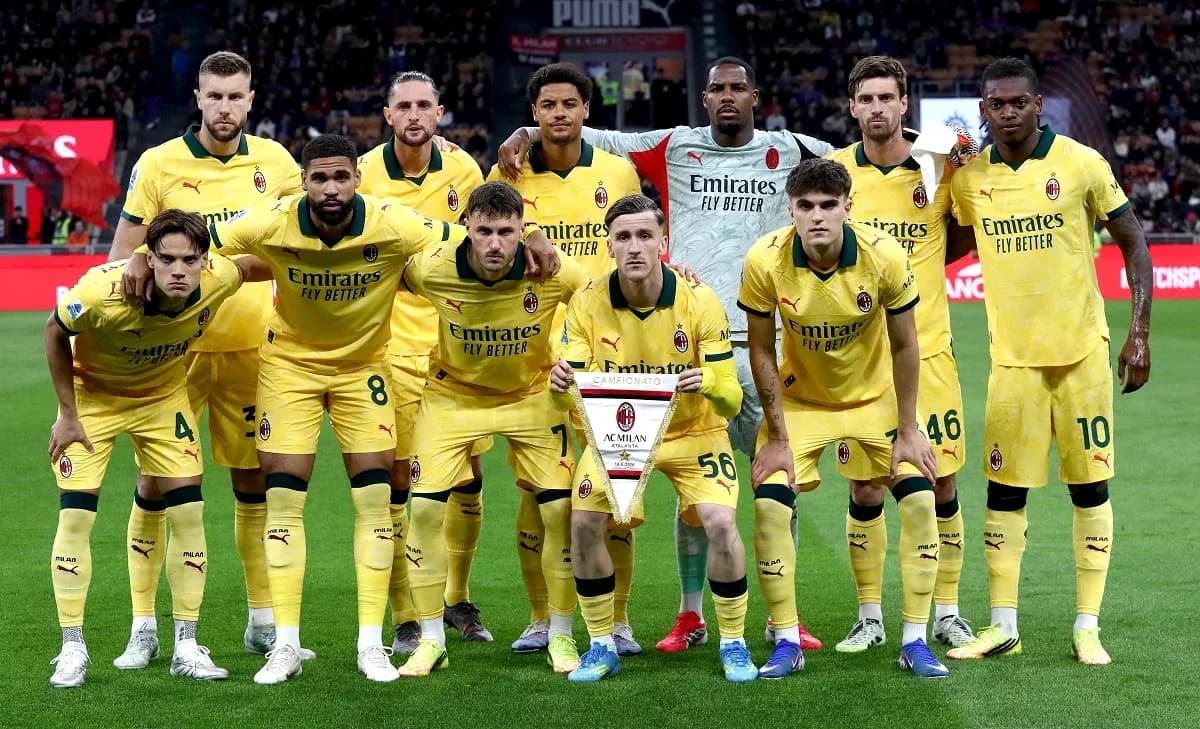Equipo de AC Milan posando para la foto