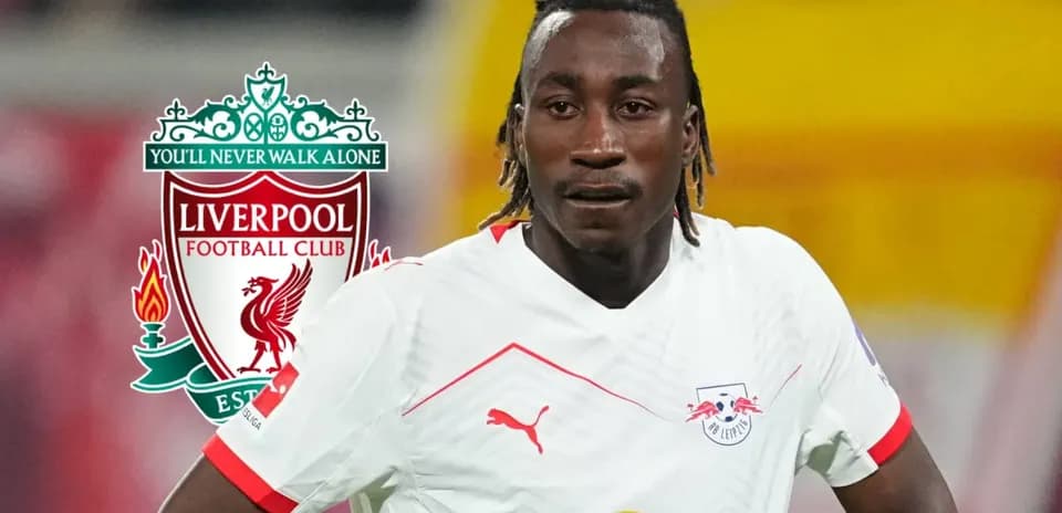 Jugador de RB Leipzig con logo de Liverpool de fondo