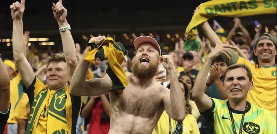 Aficionados australianos celebrando en el estadio