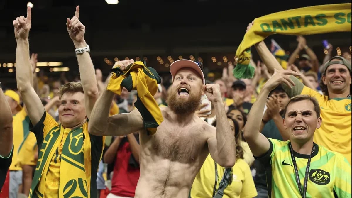Aficionados australianos celebrando en el estadio