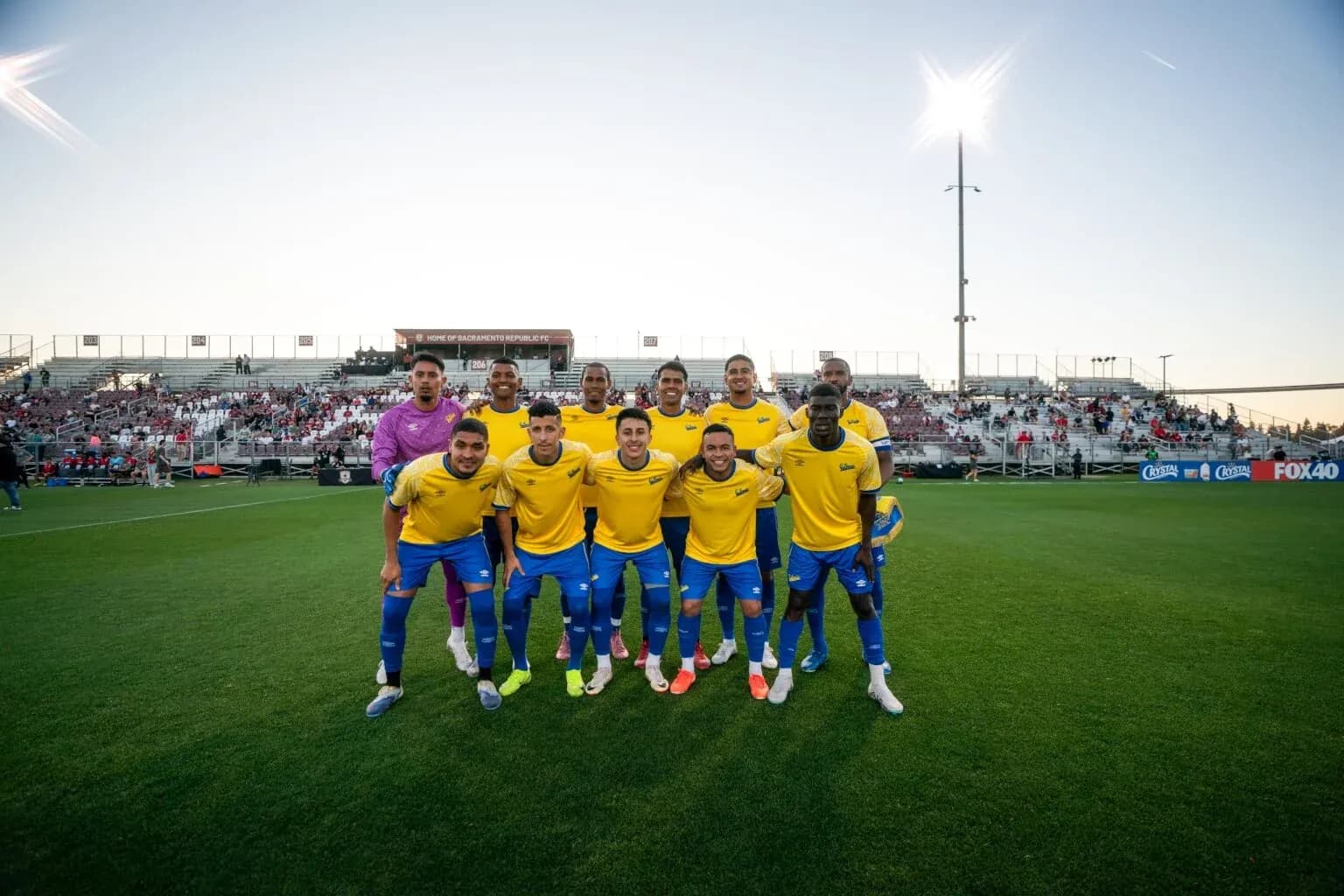 Equipo de Sacramento Republic en el campo