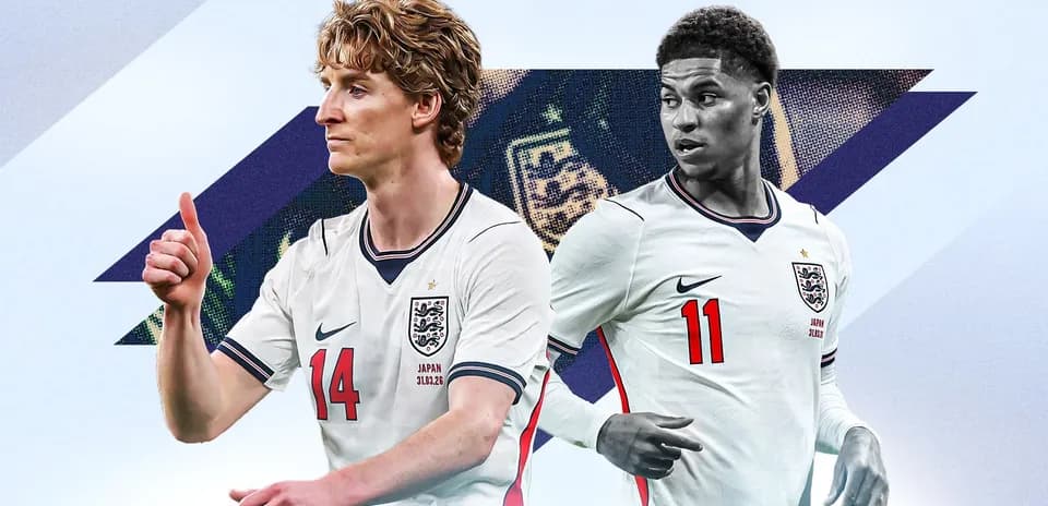 Jugadores de Inglaterra en uniforme, uno sonriendo