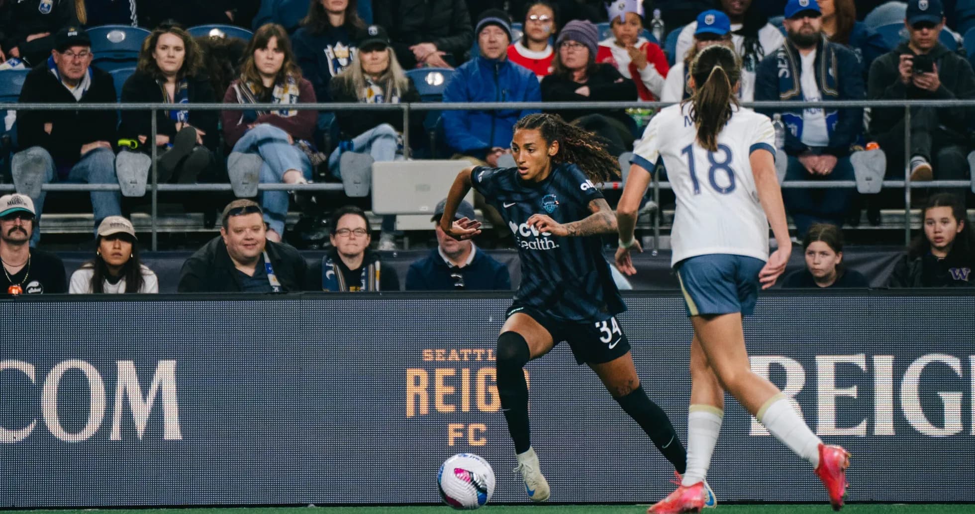 Jugadora de Seattle Reign FC en acción