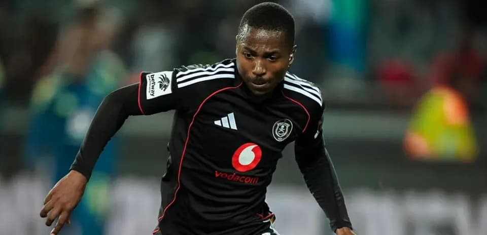 Jugador de Orlando Pirates corriendo durante un partido