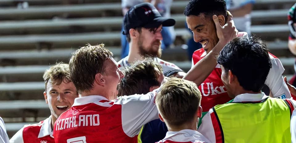 Jugadores celebrando un gol de Loudoun United